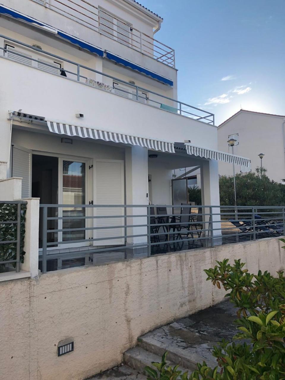 Apartman Ylli Nečujam Zewnętrze zdjęcie